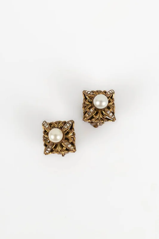 Shop Dazzling Jewelry With Special Promotional Discounts Boucles d'oreilles Chanel 1985 Shop Dazzling Jewelry With Special Promotional Discounts Boucles d'oreilles Chanel 1985