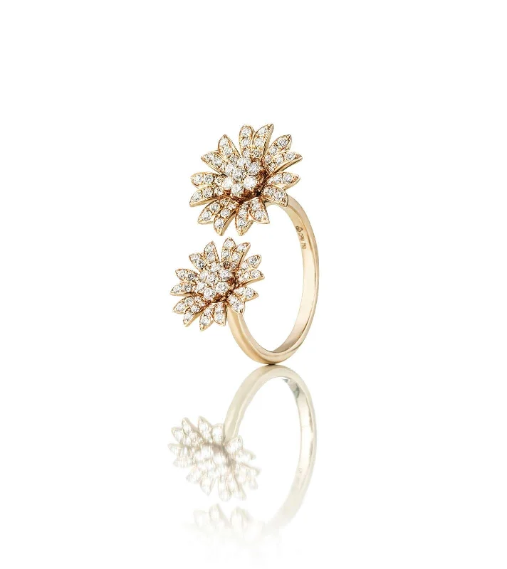 Large Flower 18K Gold, Whitegold or Rosegold Ring w. Diamonds