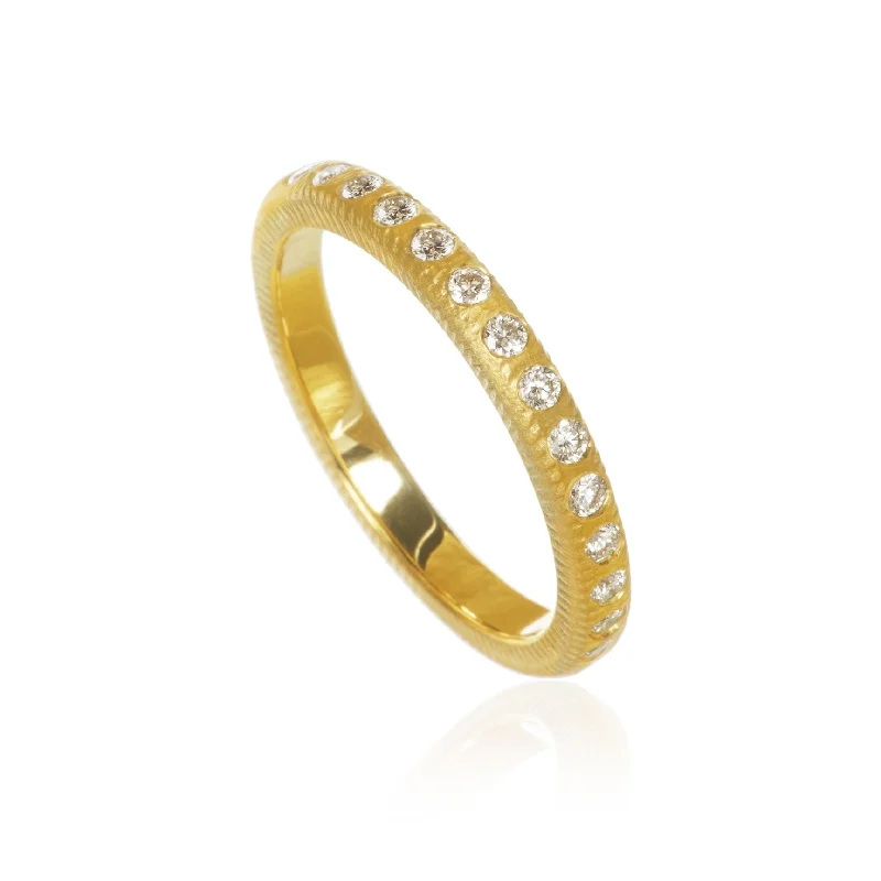Seasonal Jewelry Sale – Upgrade Your Collection Curve 18K Gold Ring w. 16 Diamonds Seasonal Jewelry Sale – Upgrade Your Collection Curve 18K Gold Ring w. 16 Diamonds