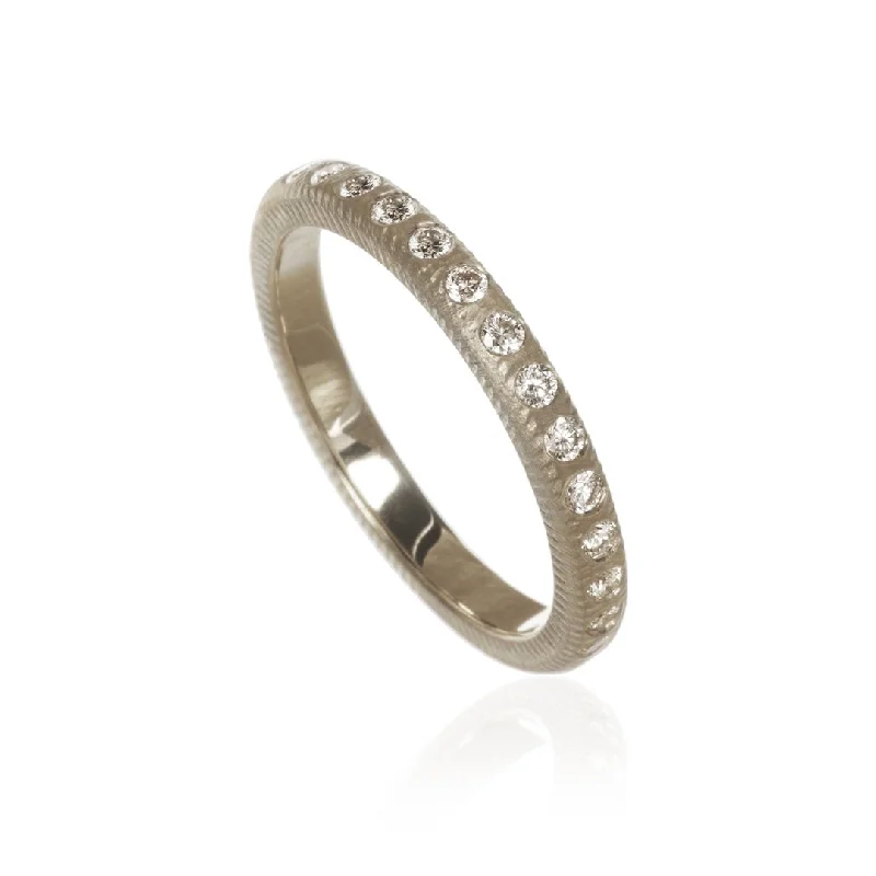 Limited Stock On Premium Jewelry At Low Prices Curve 18K Whitegold Ring w. 16 Diamonds Limited Stock On Premium Jewelry At Low Prices Curve 18K Whitegold Ring w. 16 Diamonds