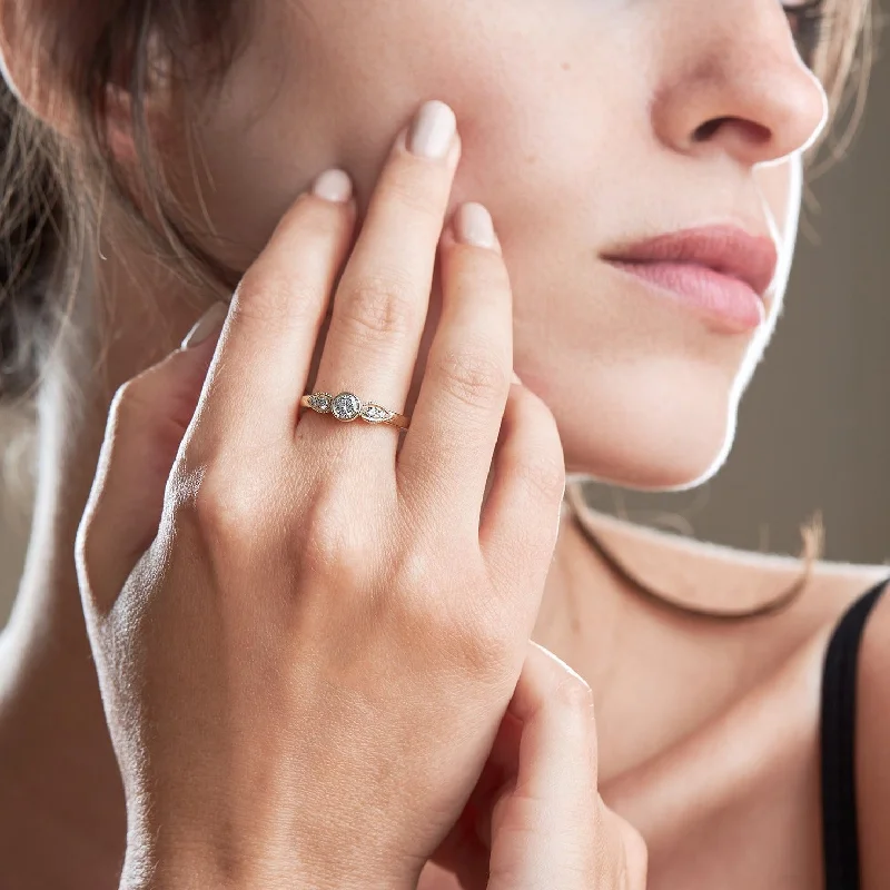 Chic And Stylish Jewelry At Exclusive Prices Heleni Gold Ring 4mm White Diamond