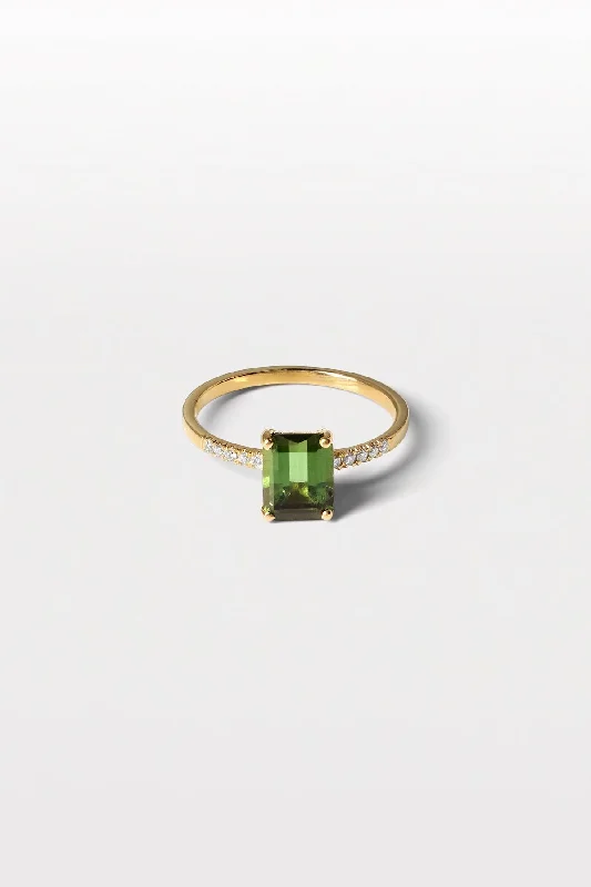 Elevate Your Outfit With Discounted Statement Jewelry Lustre 08 18K Gold Ring w. Diamond & Tourmaline Elevate Your Outfit With Discounted Statement Jewelry Lustre 08 18K Gold Ring w. Diamond & Tourmaline