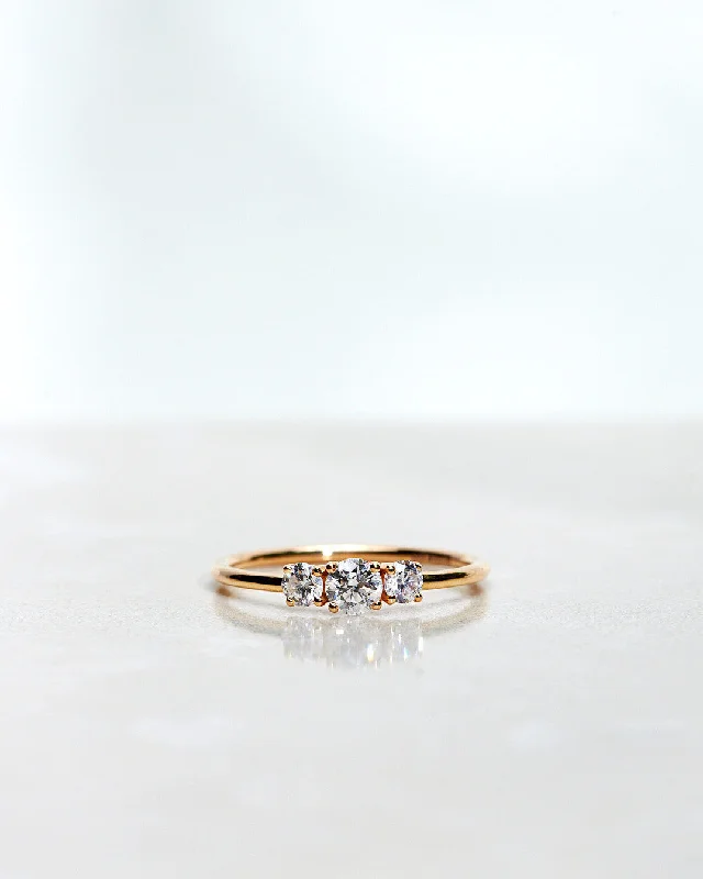 Waterproof Stainless Steel Jewelry For Lasting Beauty Edith 18K Gold, Whitegold or Rosegold Ring w. Diamonds Waterproof Stainless Steel Jewelry For Lasting Beauty Edith 18K Gold, Whitegold or Rosegold Ring w. Diamonds