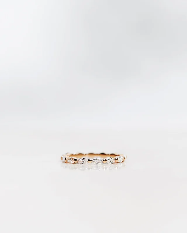 Premium Diamond Jewelry For Unforgettable Moments Marquise 18K Gold, Whitegold or Rosegold Ring w. Diamonds Premium Diamond Jewelry For Unforgettable Moments Marquise 18K Gold, Whitegold or Rosegold Ring w. Diamonds