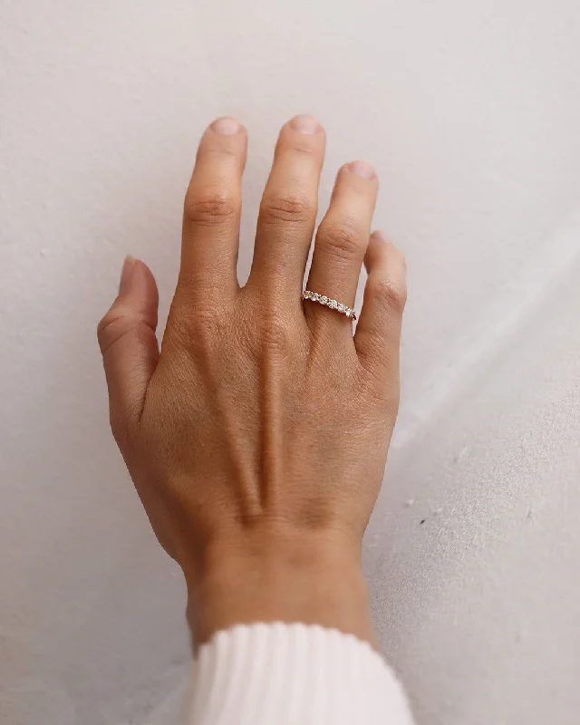 Dainty Floral Jewelry For Feminine Elegance Mini Angel 18K Gold, Whitegold or Rosegold Ring w. Diamonds Dainty Floral Jewelry For Feminine Elegance Mini Angel 18K Gold, Whitegold or Rosegold Ring w. Diamonds