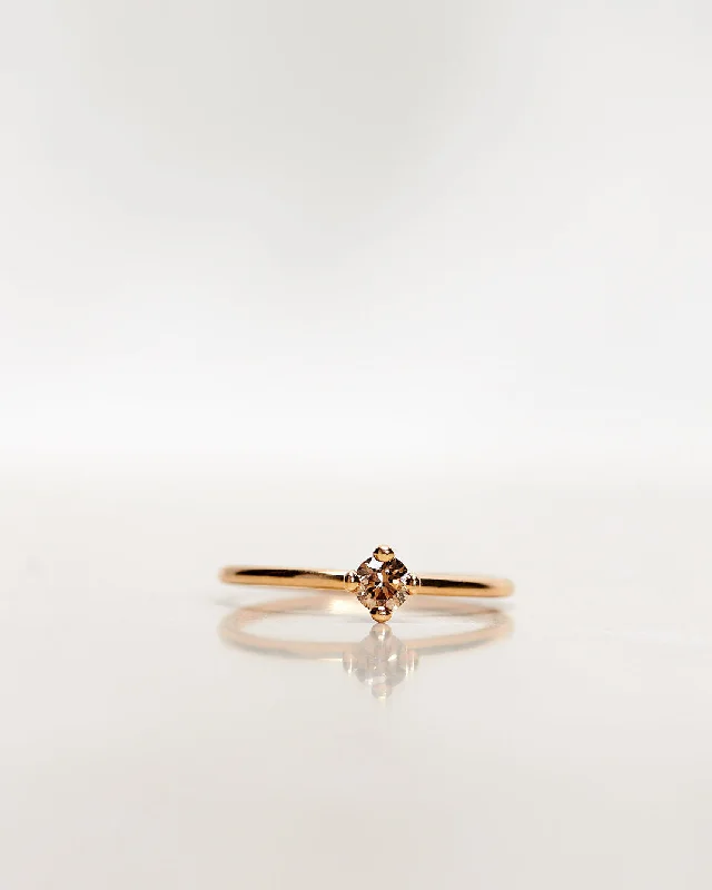 Modern Statement Jewelry For Bold Styling Not At All Tiny 18K Gold, Whitegold or Rosegold Ring w. Diamond Modern Statement Jewelry For Bold Styling Not At All Tiny 18K Gold, Whitegold or Rosegold Ring w. Diamond
