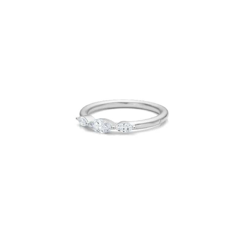 Shop Signature Jewelry Styles At Exclusive Prices Her 18K Midstone Whitegold Ring w. Diamonds Shop Signature Jewelry Styles At Exclusive Prices Her 18K Midstone Whitegold Ring w. Diamonds