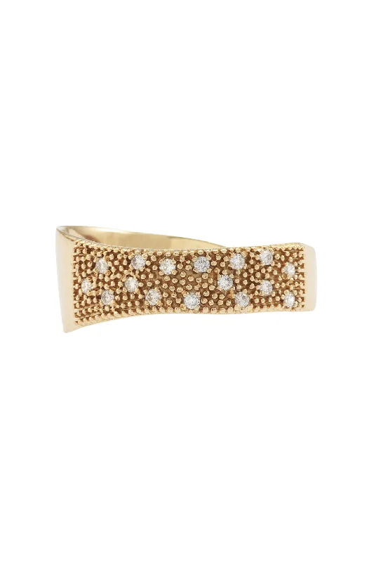 Irregular Band 18K Gold Ring w. Diamonds