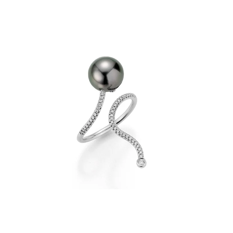 Glamorous Jewelry, Glamorous Deals – Shop Now Wavy 18K Whitegold Ring w. Pearl & Diamonds Glamorous Jewelry, Glamorous Deals – Shop Now Wavy 18K Whitegold Ring w. Pearl & Diamonds