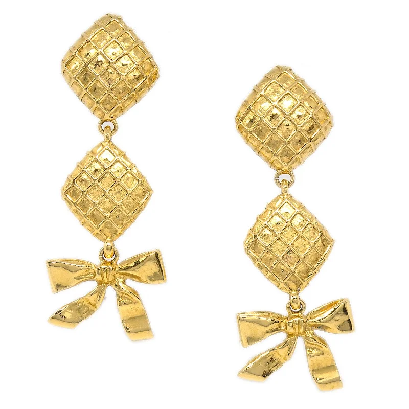 Flash Sale On Stunning Jewelry – Don't Miss Out Chanel 1980s Dangle Bow Earrings Clip-On Gold Flash Sale On Stunning Jewelry – Don't Miss Out Chanel 1980s Dangle Bow Earrings Clip-On Gold