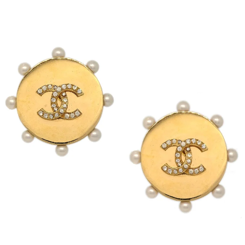 Seasonal Jewelry Deals – Elevate Your Style Chanel 1980s Faux Pearl & Crystal CC Earrings Seasonal Jewelry Deals – Elevate Your Style Chanel 1980s Faux Pearl & Crystal CC Earrings