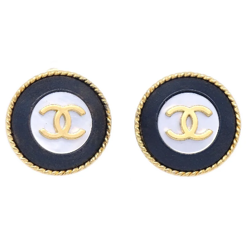 Limited-Stock Jewelry Sale – Once It's Gone, It's Gone Chanel 1993 Mother of Pearl Rope Edge Earrings Clip-On Limited-Stock Jewelry Sale – Once It's Gone, It's Gone Chanel 1993 Mother of Pearl Rope Edge Earrings Clip-On