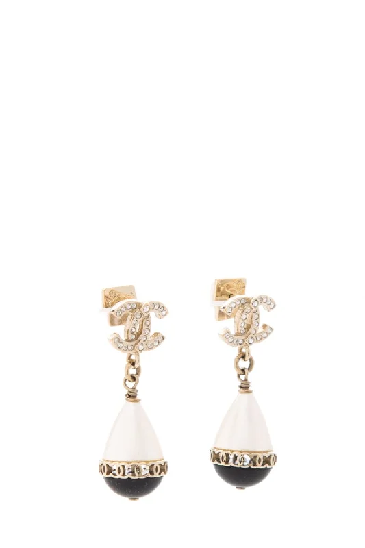 Limited-Time Jewelry Sale – Don't Miss These Deals Chanel 2021 Pearl & Black CC Small Drop Earrings Limited-Time Jewelry Sale – Don't Miss These Deals Chanel 2021 Pearl & Black CC Small Drop Earrings
