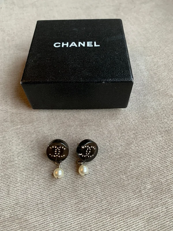 Jewelry Clearance Sale – Final Reductions Chanel Black CC Pearl Drop Earrings