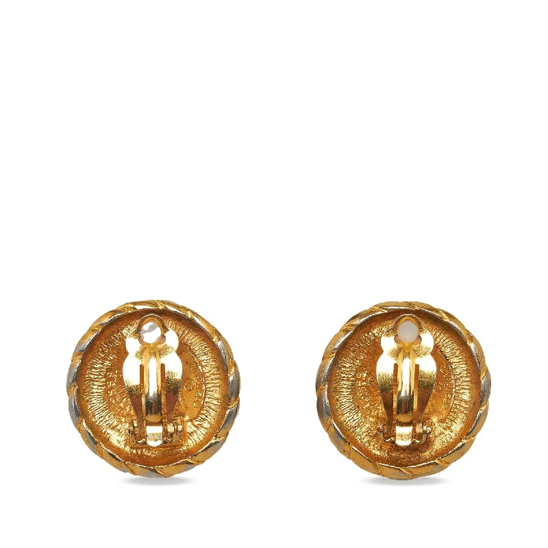 Timeless Elegance At Unbelievable Discounts Chanel CC Clip-on Earrings (SHG-3LlGNd) Timeless Elegance At Unbelievable Discounts Chanel CC Clip-on Earrings (SHG-3LlGNd)