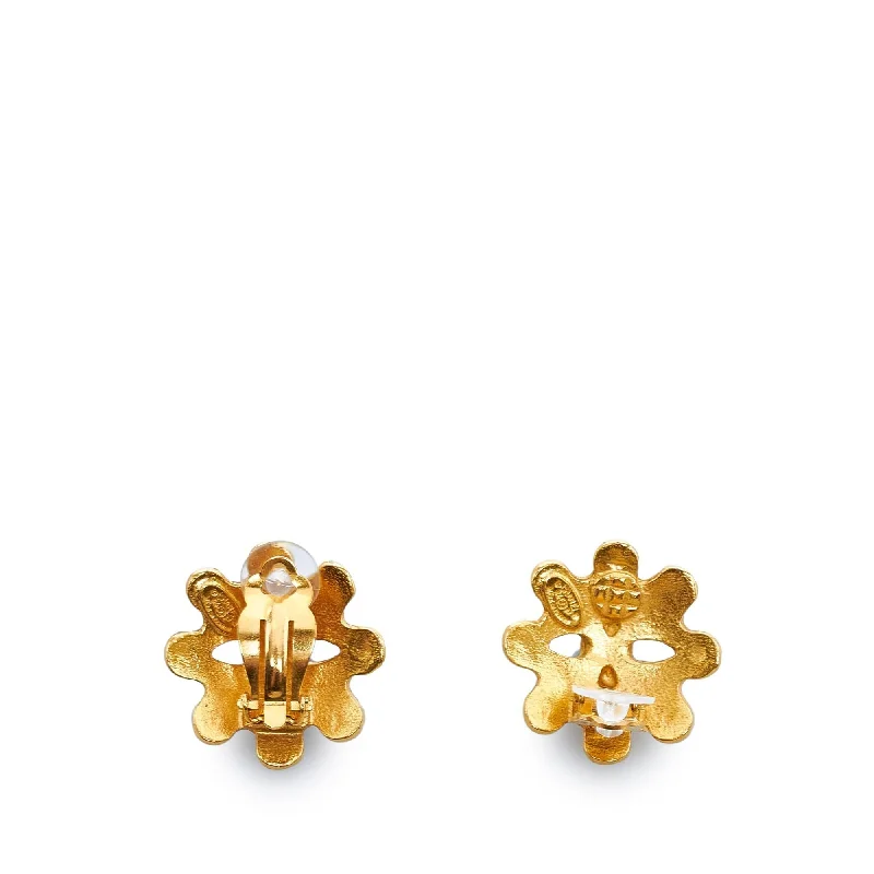 Shop Signature Jewelry Styles At Exclusive Prices Chanel CC Clip-on Earrings (SHG-M1CVlV) Shop Signature Jewelry Styles At Exclusive Prices Chanel CC Clip-on Earrings (SHG-M1CVlV)