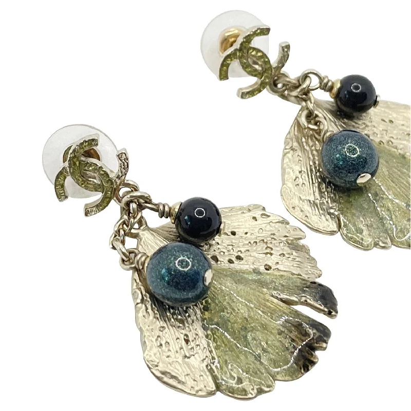 Your Perfect Accessory Now At The Best Price Chanel CC Leaf Logo Stud Earrings