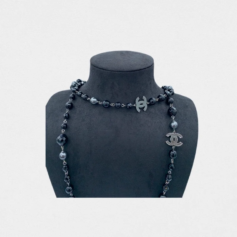 Unmissable Jewelry Discounts – Elevate Your Look For Less Chanel black long necklace - 2010s Unmissable Jewelry Discounts – Elevate Your Look For Less Chanel black long necklace - 2010s