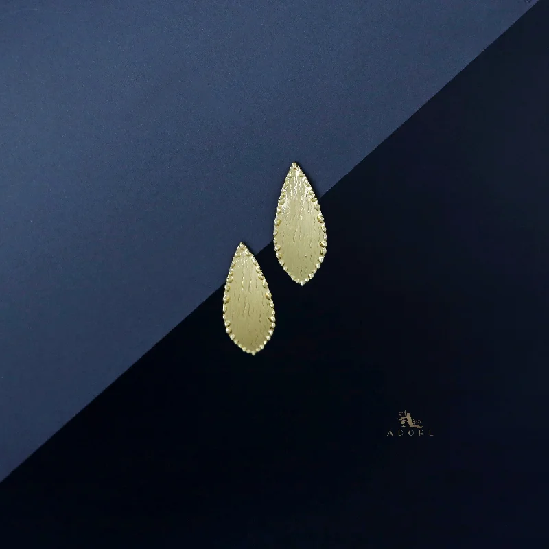 Clarissa Golden Textured Leaf Earring