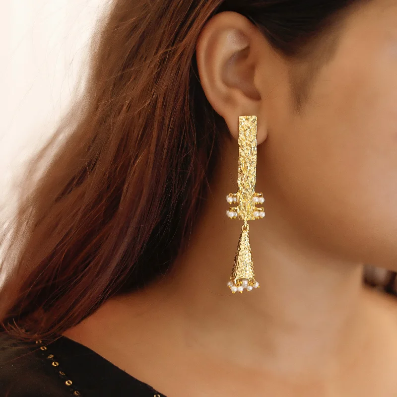 Trending Jewelry Now At Unbeatable Prices Golden Frost Cone Pearl Stick Textured Earring Trending Jewelry Now At Unbeatable Prices Golden Frost Cone Pearl Stick Textured Earring