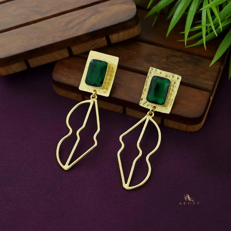Sparkle On A Budget – Fine Jewelry For Less Golden Textured Rectangle Glossy Curvy Lines Earring Sparkle On A Budget – Fine Jewelry For Less Golden Textured Rectangle Glossy Curvy Lines Earring