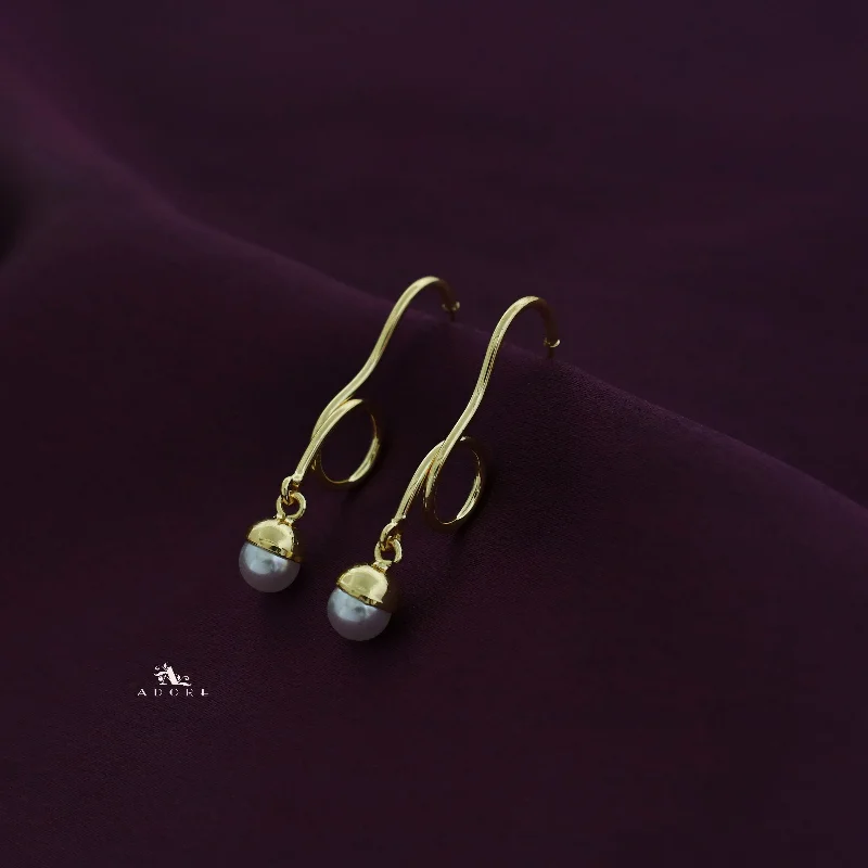 Golden Twisted Circle Pearl Earring