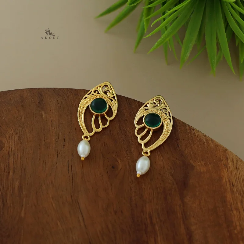 Unmissable Discounts On Timeless Jewelry Pieces Golden Wing Round Glossy Pearl Earring Unmissable Discounts On Timeless Jewelry Pieces Golden Wing Round Glossy Pearl Earring