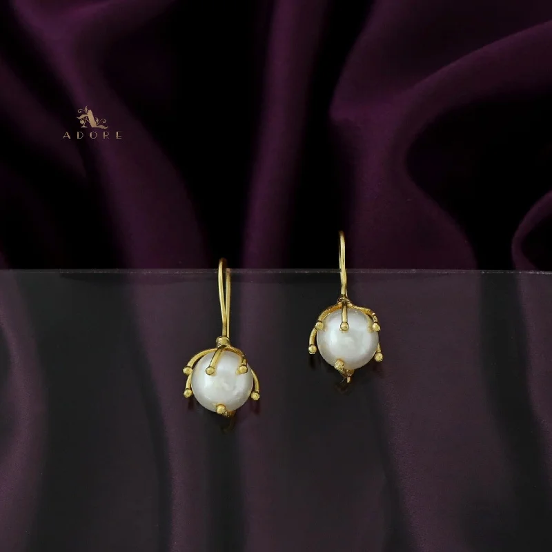 Affordable Glamour – Must-Have Jewelry At Special Rates Zaafa Golden Pearl Holder Drop Affordable Glamour – Must-Have Jewelry At Special Rates Zaafa Golden Pearl Holder Drop