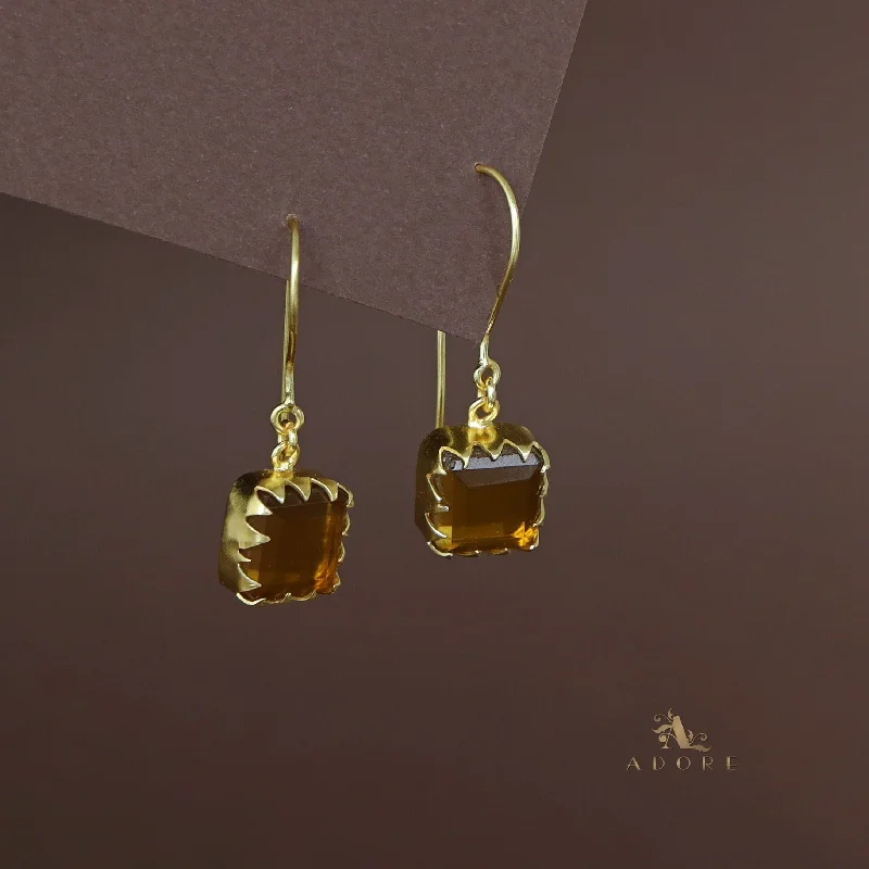 Elevate Your Outfit With Discounted Statement Jewelry Scarlett Glossy Claw Square Drop Elevate Your Outfit With Discounted Statement Jewelry Scarlett Glossy Claw Square Drop