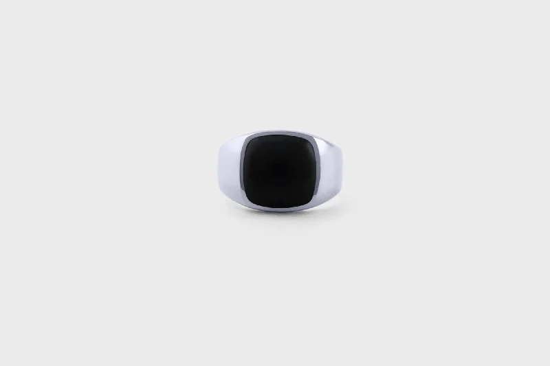 IX Cushion Signet w. Onyx Ring