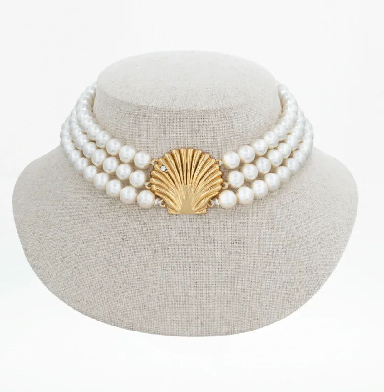 Luxury Jewelry Without The Luxury Price Tag Pearl Shell Necklace by the Shell Dealer Luxury Jewelry Without The Luxury Price Tag Pearl Shell Necklace by the Shell Dealer