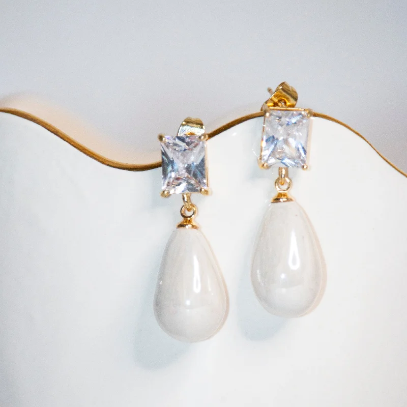 Must-Have Jewelry At Irresistible Discounts Pearl - Icon Statement Earrings